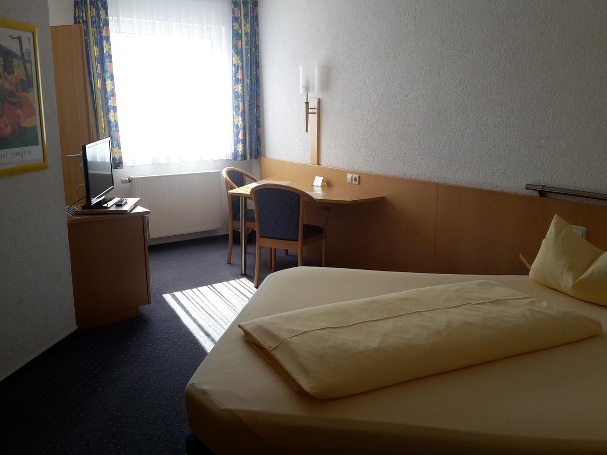 Motel Am Highway Althengstett 外观 照片